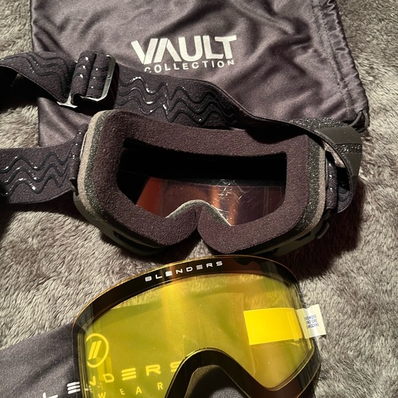 2 BLENDERS SNOW GOGGLES! Details in Photos. LIKE NEW!!! - Picture 6 of 7